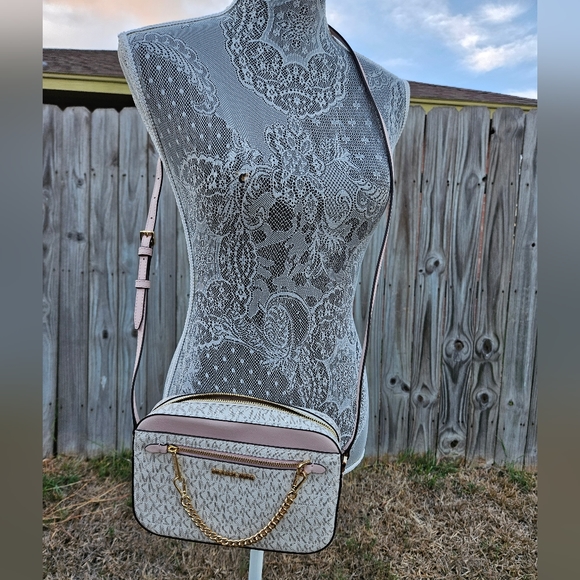 Micheal Kors crossbody - Picture 5 of 6